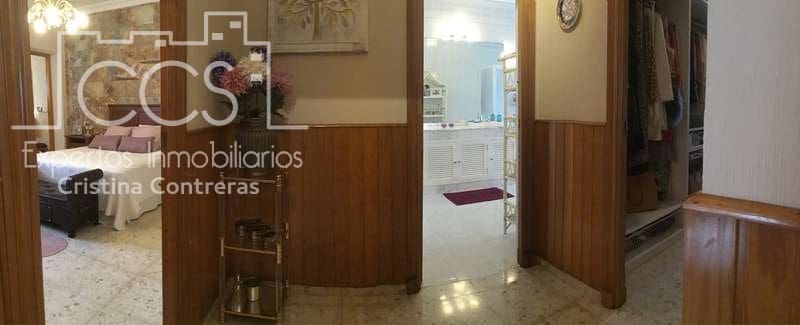 4 soveværelse Villa til salg i Sanlucar la Mayor med garage - € 390.000 (Ref: 4630153)