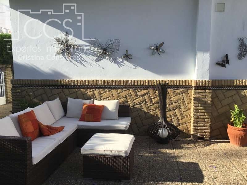 4 soveværelse Villa til salg i Sanlucar la Mayor med garage - € 390.000 (Ref: 4630153)