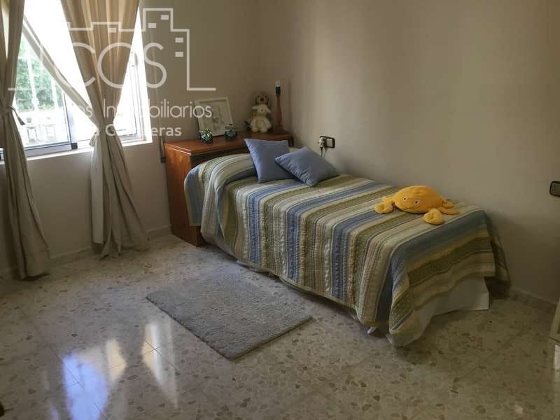 4 soveværelse Villa til salg i Sanlucar la Mayor med garage - € 390.000 (Ref: 4630153)