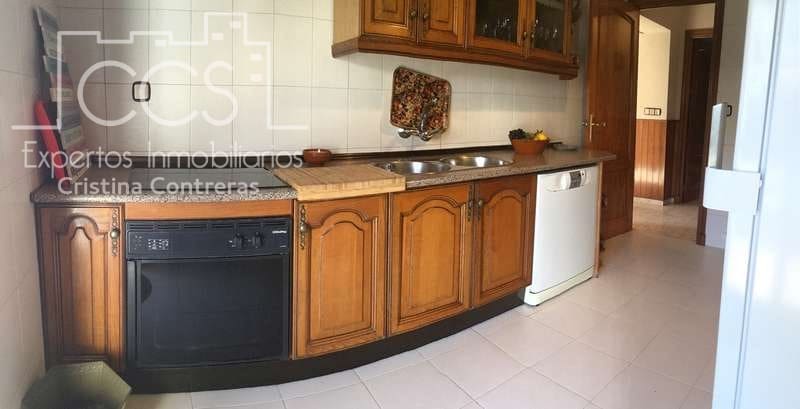 4 soveværelse Villa til salg i Sanlucar la Mayor med garage - € 390.000 (Ref: 4630153)