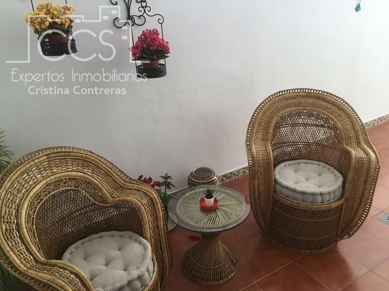 4 soveværelse Villa til salg i Sanlucar la Mayor med garage - € 390.000 (Ref: 4630153)