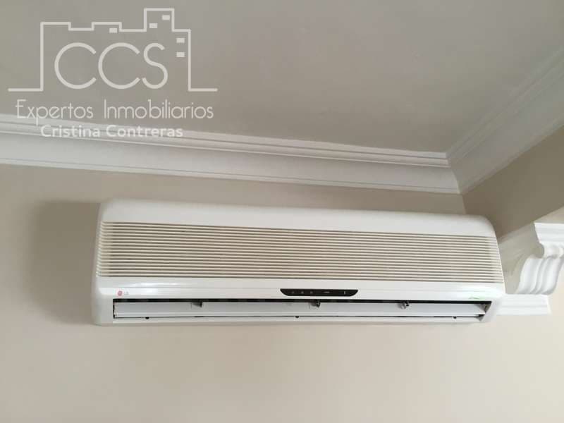 4 soveværelse Villa til salg i Sanlucar la Mayor med garage - € 390.000 (Ref: 4630153)