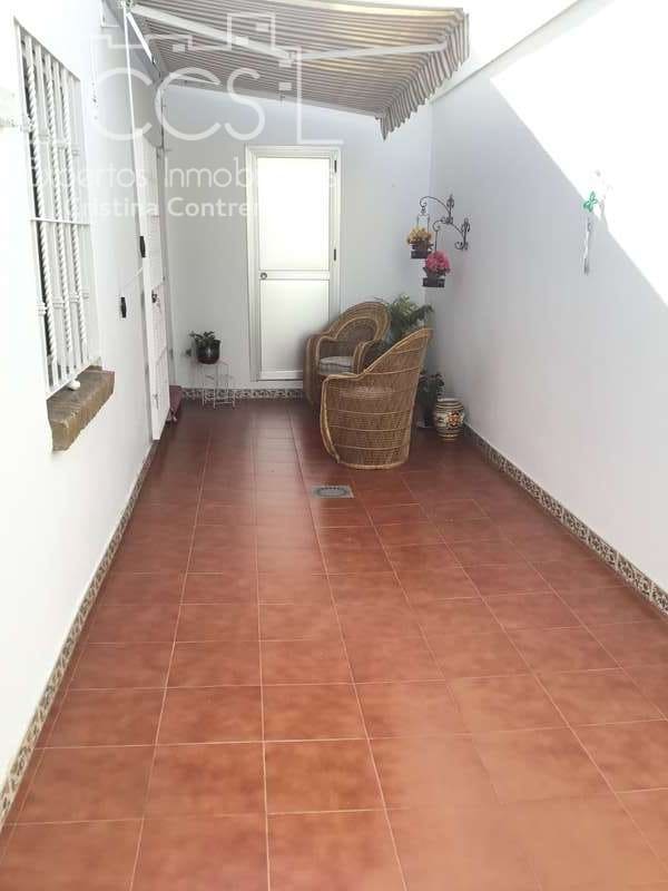 4 soveværelse Villa til salg i Sanlucar la Mayor med garage - € 390.000 (Ref: 4630153)