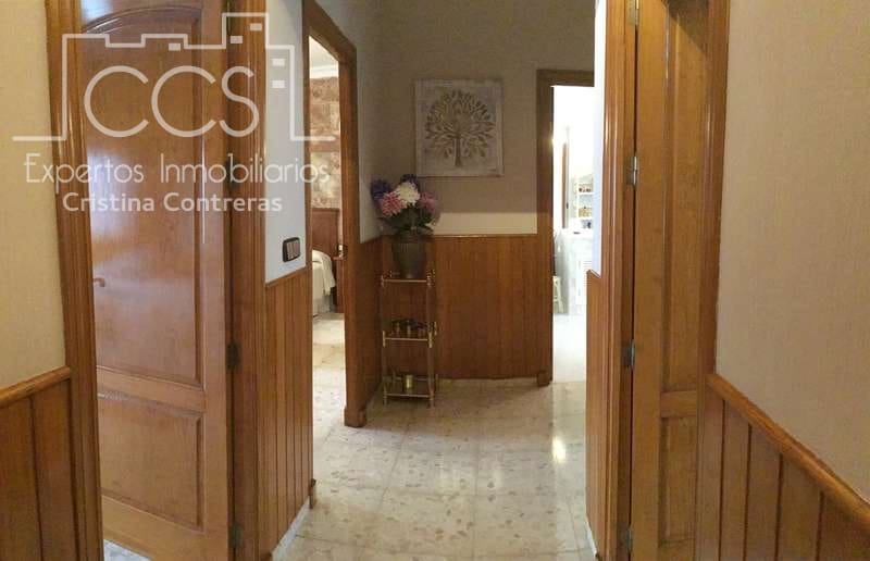 4 soveværelse Villa til salg i Sanlucar la Mayor med garage - € 390.000 (Ref: 4630153)