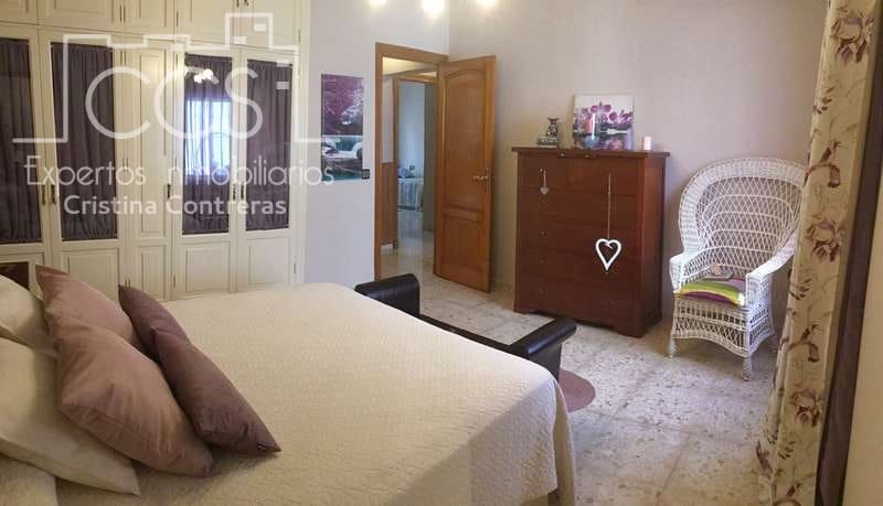 4 soveværelse Villa til salg i Sanlucar la Mayor med garage - € 390.000 (Ref: 4630153)