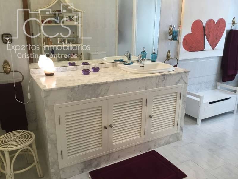 4 soveværelse Villa til salg i Sanlucar la Mayor med garage - € 390.000 (Ref: 4630153)