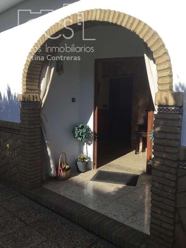 4 bedroom Villa for sale in Sanlucar la Mayor with garage - € 390,000 (Ref: 4630153)