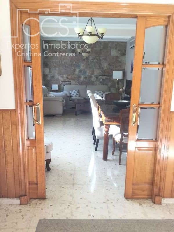 4 bedroom Villa for sale in Sanlucar la Mayor with garage - € 390,000 (Ref: 4630153)