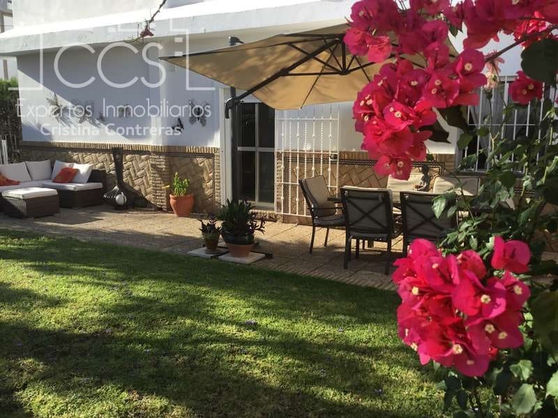 4 bedroom Villa for sale in Sanlucar la Mayor with garage - € 390,000 (Ref: 4630153)