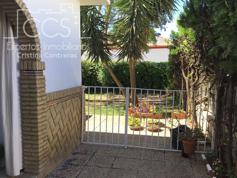 4 bedroom Villa for sale in Sanlucar la Mayor with garage - € 390,000 (Ref: 4630153)