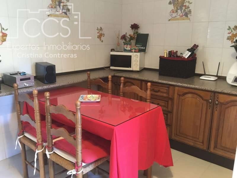 4 bedroom Villa for sale in Sanlucar la Mayor with garage - € 390,000 (Ref: 4630153)