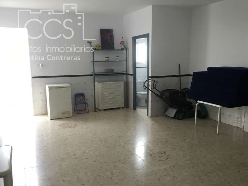 4 bedroom Villa for sale in Sanlucar la Mayor with garage - € 390,000 (Ref: 4630153)