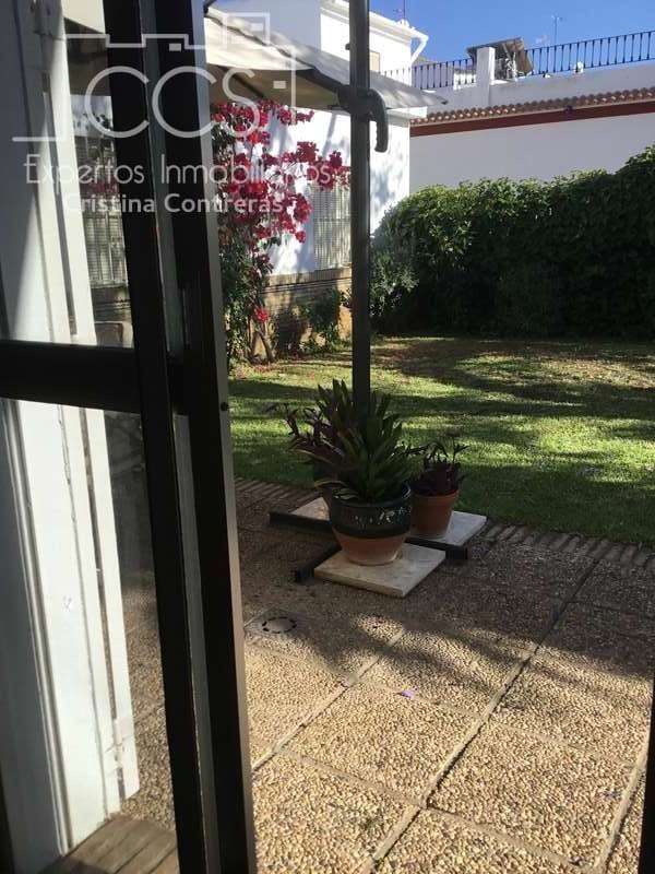 4 bedroom Villa for sale in Sanlucar la Mayor with garage - € 390,000 (Ref: 4630153)