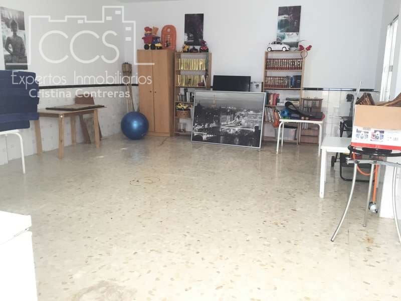 4 bedroom Villa for sale in Sanlucar la Mayor with garage - € 390,000 (Ref: 4630153)