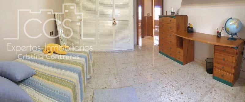4 bedroom Villa for sale in Sanlucar la Mayor with garage - € 390,000 (Ref: 4630153)