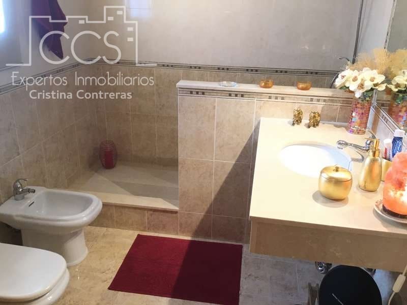 4 bedroom Villa for sale in Sanlucar la Mayor with garage - € 390,000 (Ref: 4630153)