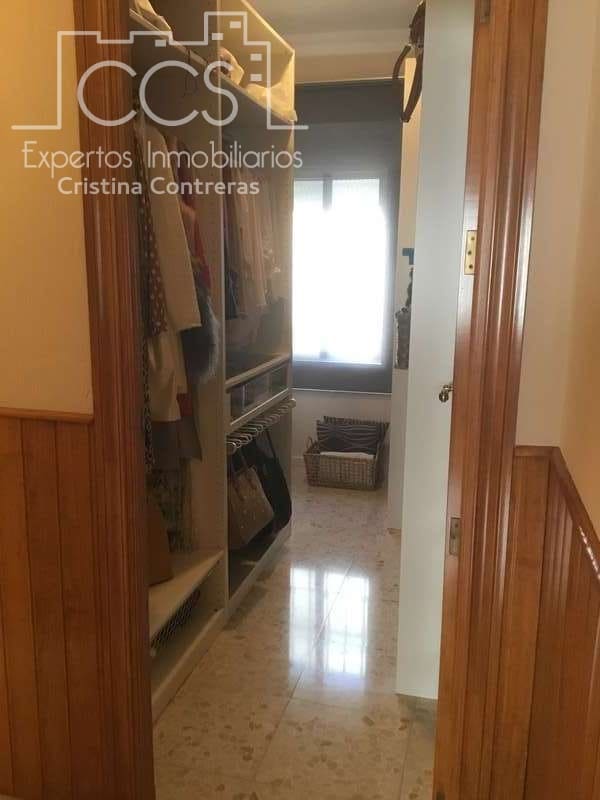 4 bedroom Villa for sale in Sanlucar la Mayor with garage - € 390,000 (Ref: 4630153)