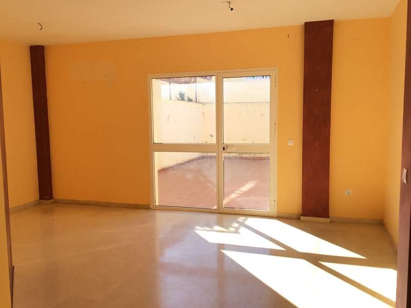 3 Zimmer Haus zu vermieten in Benacazon mit Garage - 750 € (Ref: 5819839)