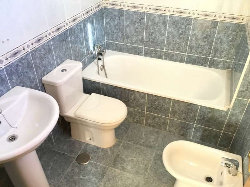 3 Zimmer Haus zu vermieten in Benacazon mit Garage - 750 € (Ref: 5819839)