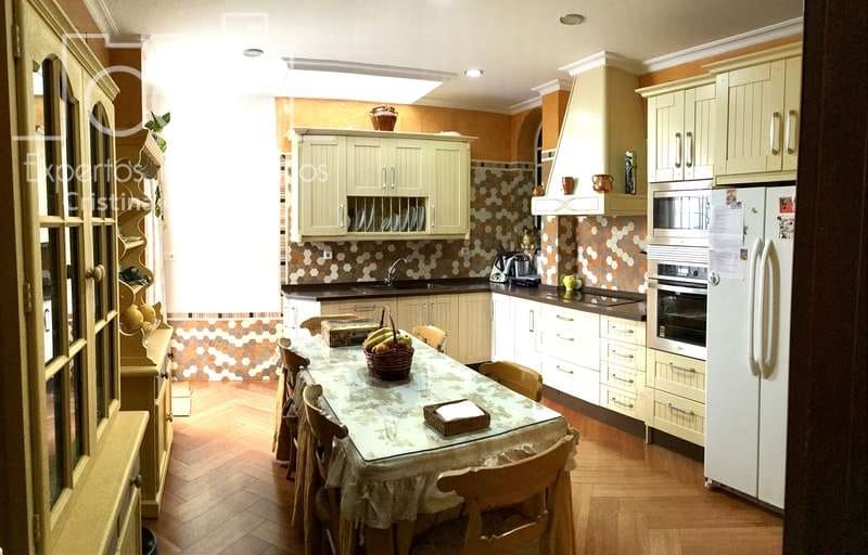 5 chambre Maison de Ville à vendre à Villamanrique de la Condesa avec garage - 250 000 € (Ref: 5972925)