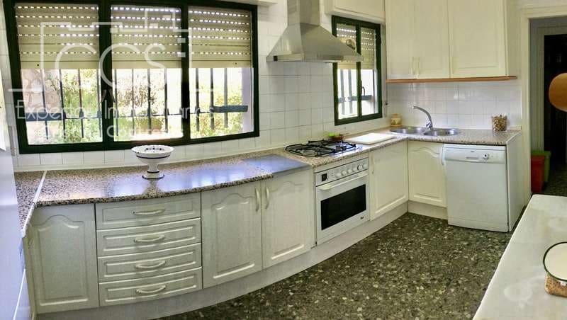 5 soveværelse Villa til salg i Sanlucar la Mayor med swimmingpool - € 350.000 (Ref: 6732498)