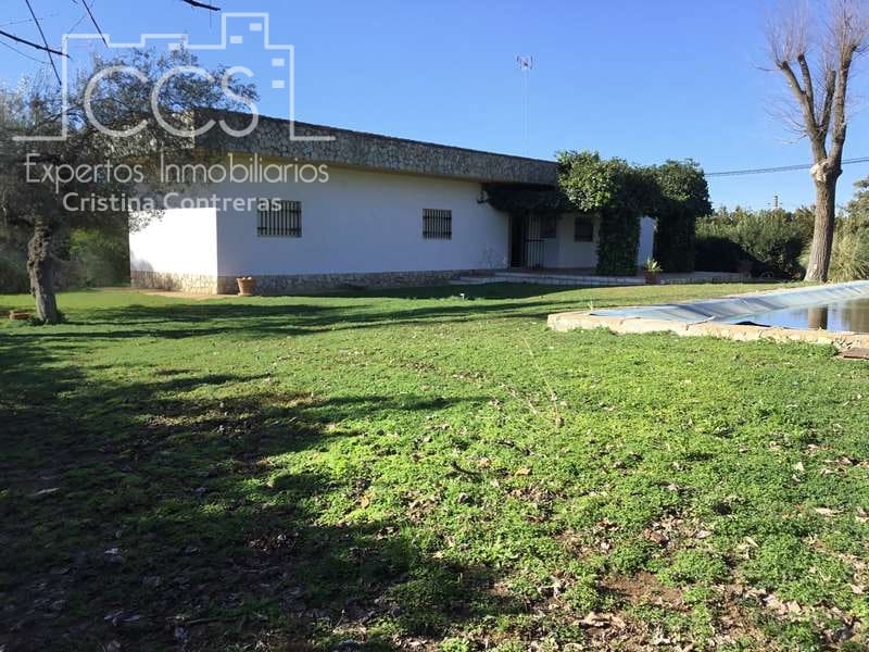 5 bedroom Villa for sale in Sanlucar la Mayor with pool - € 350,000 (Ref: 6732498)
