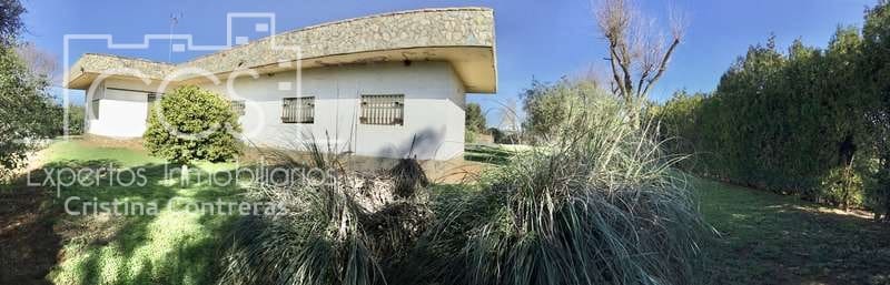 5 bedroom Villa for sale in Sanlucar la Mayor with pool - € 350,000 (Ref: 6732498)