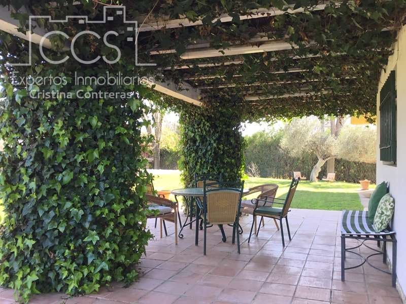 5 bedroom Villa for sale in Sanlucar la Mayor with pool - € 350,000 (Ref: 6732498)