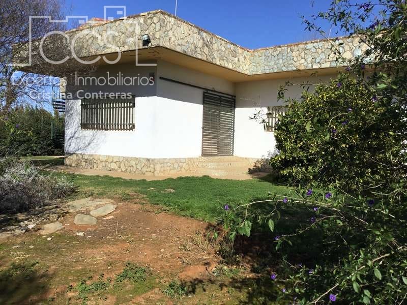 5 bedroom Villa for sale in Sanlucar la Mayor with pool - € 350,000 (Ref: 6732498)