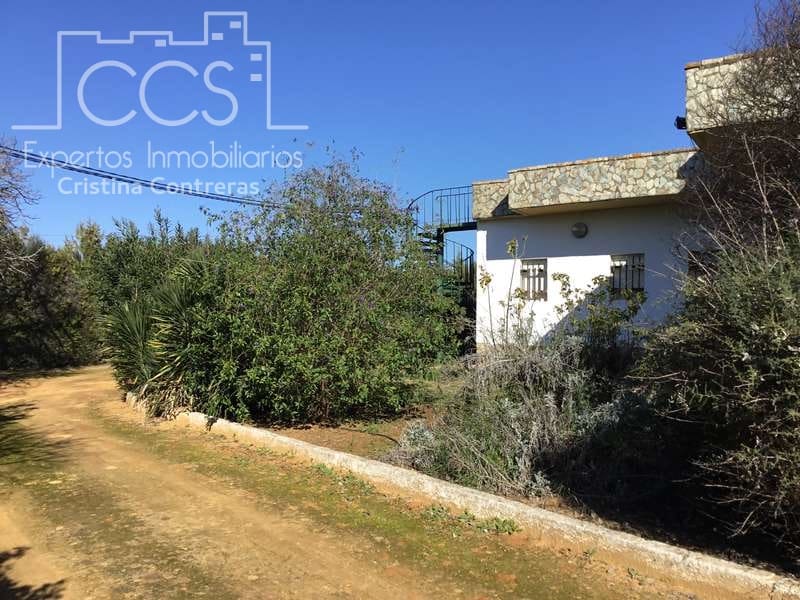 5 bedroom Villa for sale in Sanlucar la Mayor with pool - € 350,000 (Ref: 6732498)