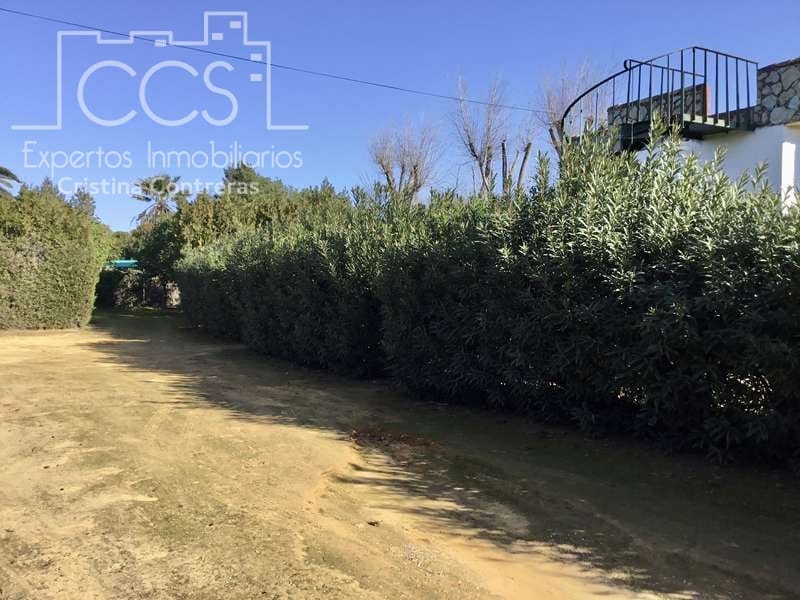 5 bedroom Villa for sale in Sanlucar la Mayor with pool - € 350,000 (Ref: 6732498)