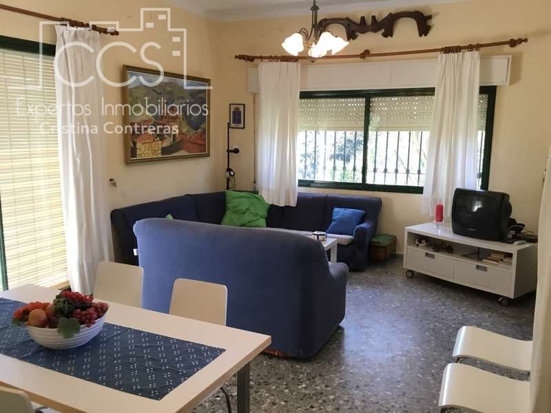 5 bedroom Villa for sale in Sanlucar la Mayor with pool - € 350,000 (Ref: 6732498)