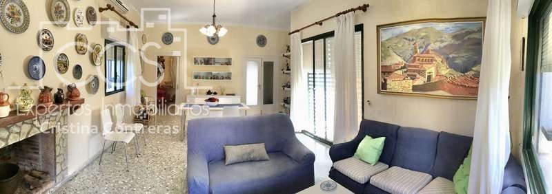 5 bedroom Villa for sale in Sanlucar la Mayor with pool - € 350,000 (Ref: 6732498)