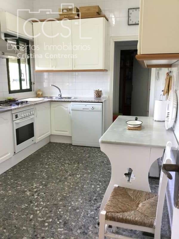 5 bedroom Villa for sale in Sanlucar la Mayor with pool - € 350,000 (Ref: 6732498)