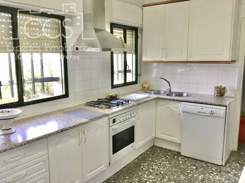 5 bedroom Villa for sale in Sanlucar la Mayor with pool - € 350,000 (Ref: 6732498)