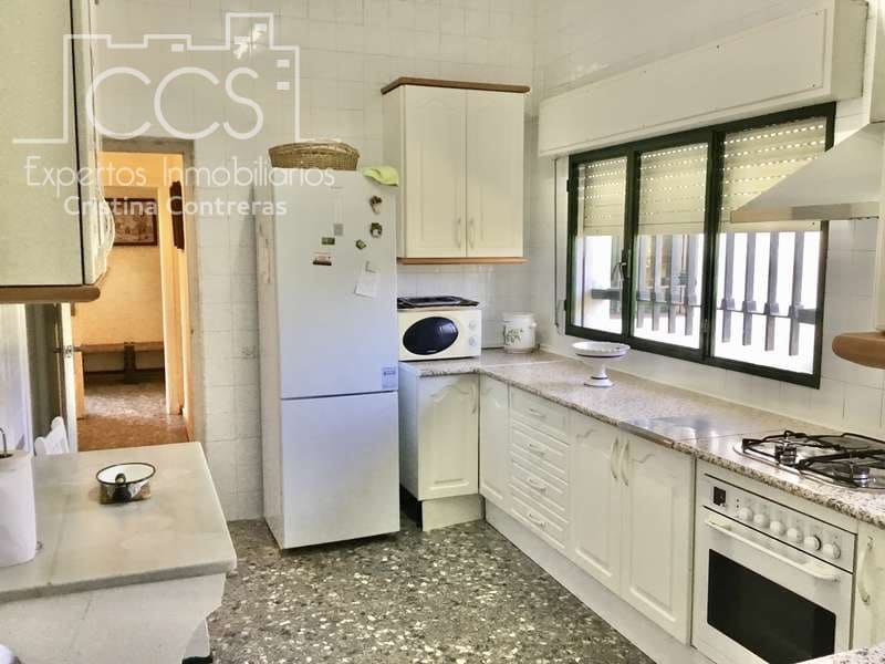 5 bedroom Villa for sale in Sanlucar la Mayor with pool - € 350,000 (Ref: 6732498)