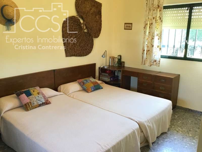 5 bedroom Villa for sale in Sanlucar la Mayor with pool - € 350,000 (Ref: 6732498)