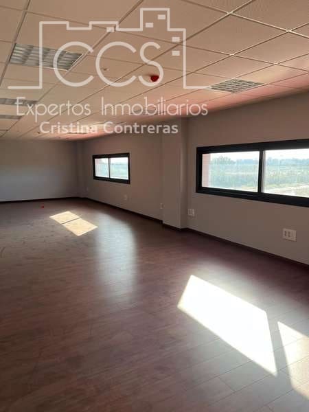 Kontor til salgs i Santiponce med garasje - € 130 000 (Ref: 6989253)