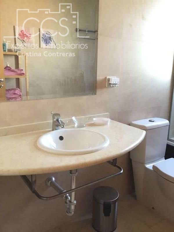 2 bedroom Penthouse for rent in Seville city with pool garage - € 1,490 (Ref: 7314823)