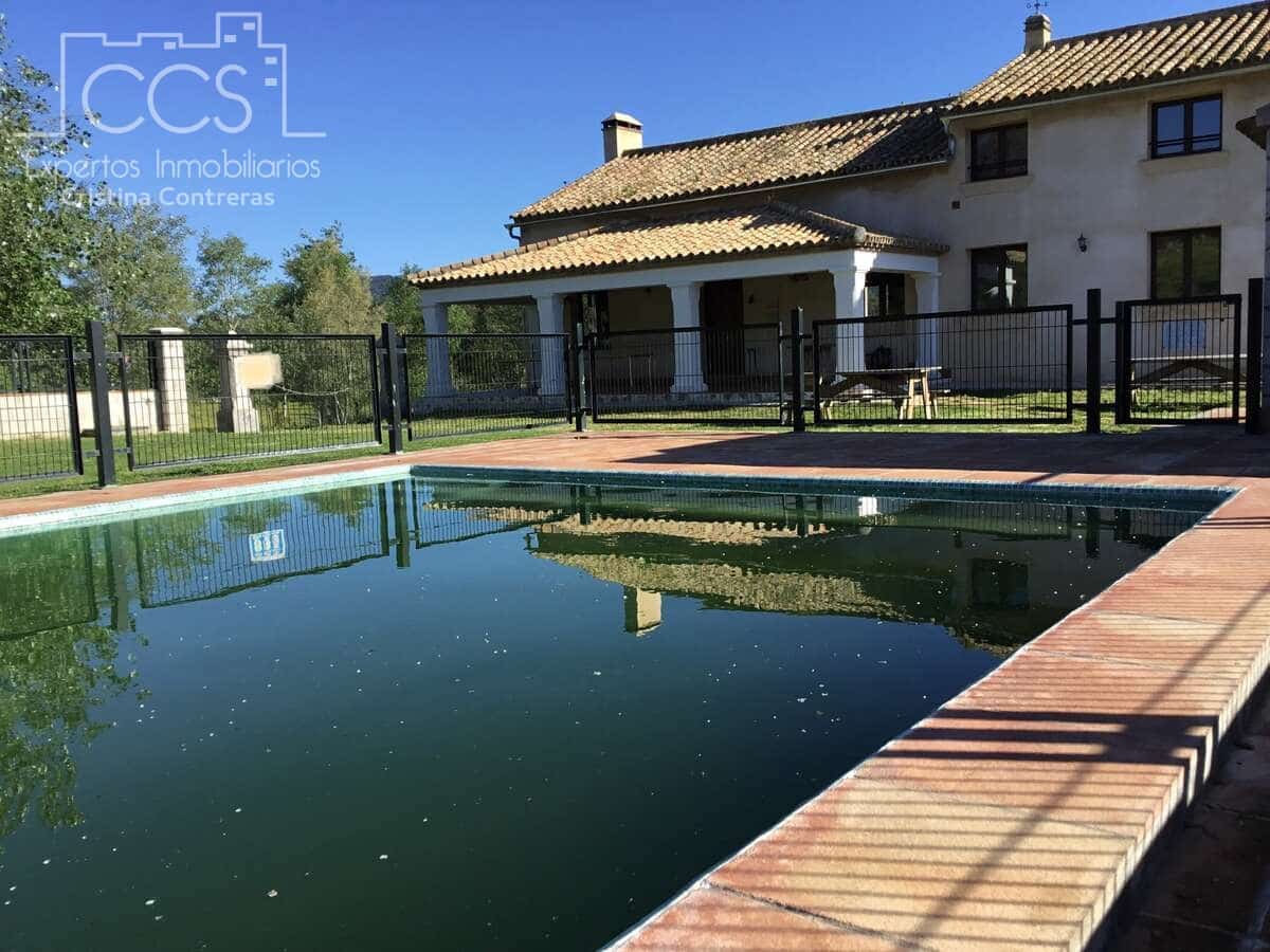 6 soveværelse Finca/Landehus til salg i El Pedroso med swimmingpool - € 635.000 (Ref: 8247007)
