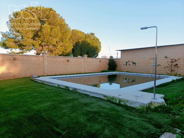 3 bedroom Villa for sale in Carmona with pool - € 220,000 (Ref: 8816951)