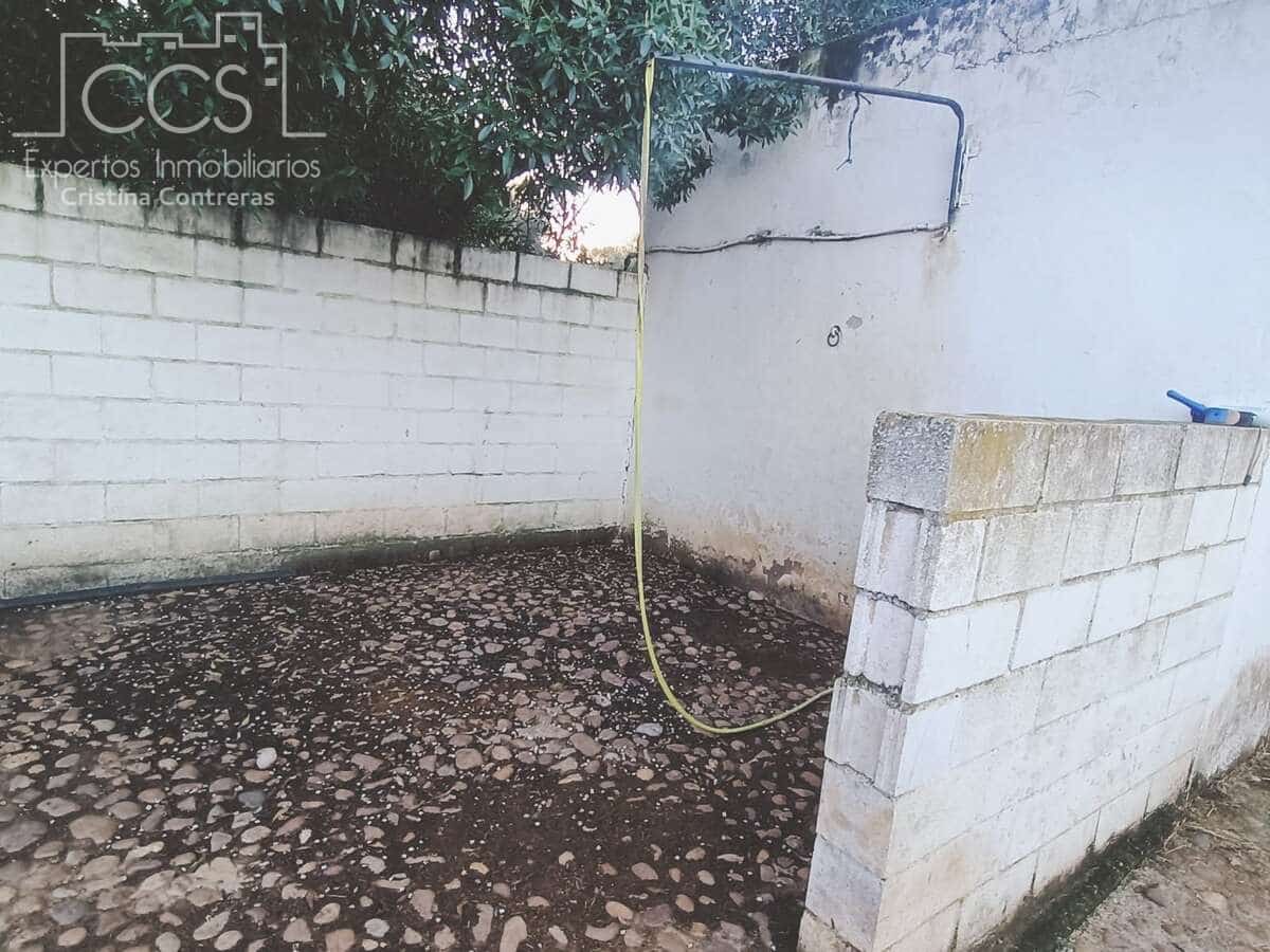 3 soveværelse Villa til salg i Carmona med swimmingpool - € 220.000 (Ref: 8816951)