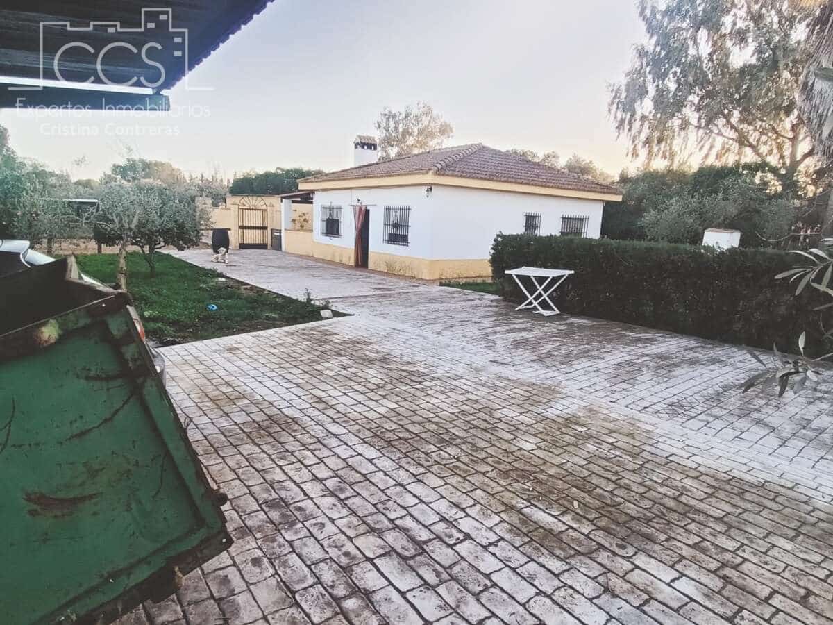 3 soveværelse Villa til salg i Carmona med swimmingpool - € 220.000 (Ref: 8816951)