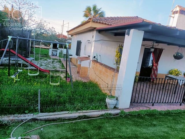 3 bedroom Villa for sale in Carmona with pool - € 220,000 (Ref: 8816951)