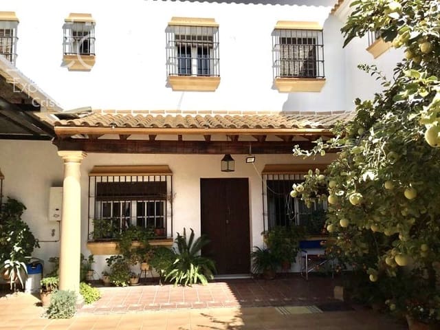 5 bedroom Townhouse for sale in La Palma del Condado with garage - € 290,000 (Ref: 9036262)
