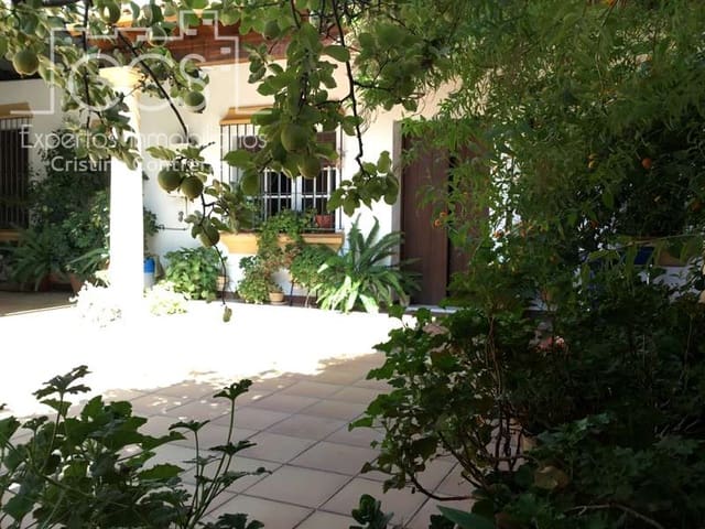5 bedroom Townhouse for sale in La Palma del Condado with garage - € 290,000 (Ref: 9036262)