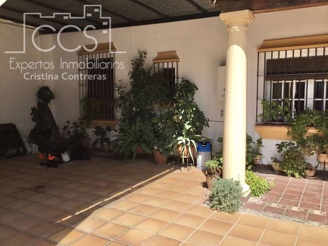 5 bedroom Townhouse for sale in La Palma del Condado with garage - € 290,000 (Ref: 9036262)