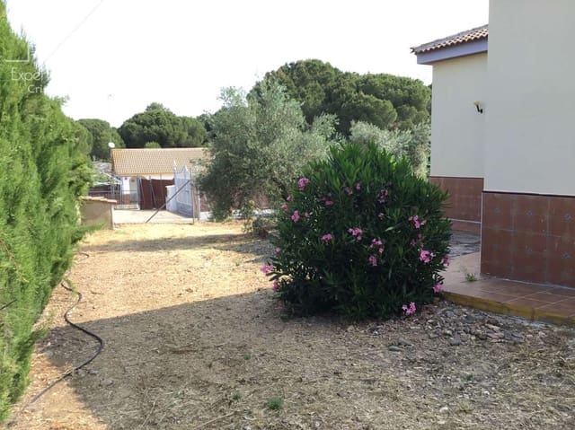 3 bedroom Finca/Country House for sale in Hinojos with garage - € 137,000 (Ref: 9047265)