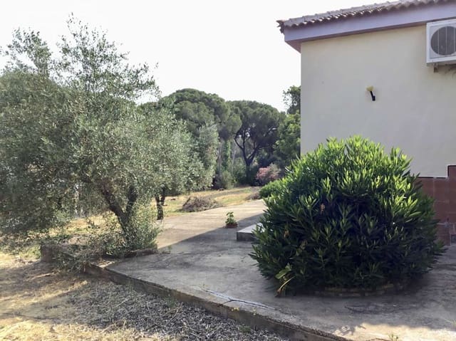 3 bedroom Finca/Country House for sale in Hinojos with garage - € 137,000 (Ref: 9047265)