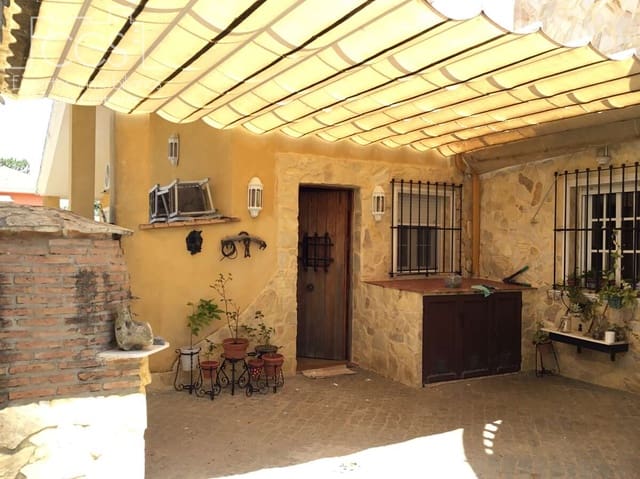 6 bedroom Villa for sale in Lepe with pool garage - € 410,000 (Ref: 9109959)